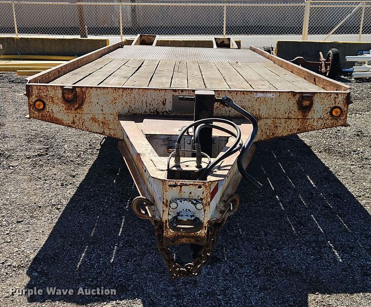 image for item EI8438 1986 Trail-Eze T220 equipment trailer