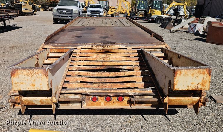 image for item EI8438 1986 Trail-Eze T220 equipment trailer