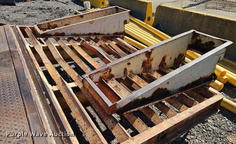 image for item EI8438 1986 Trail-Eze T220 equipment trailer