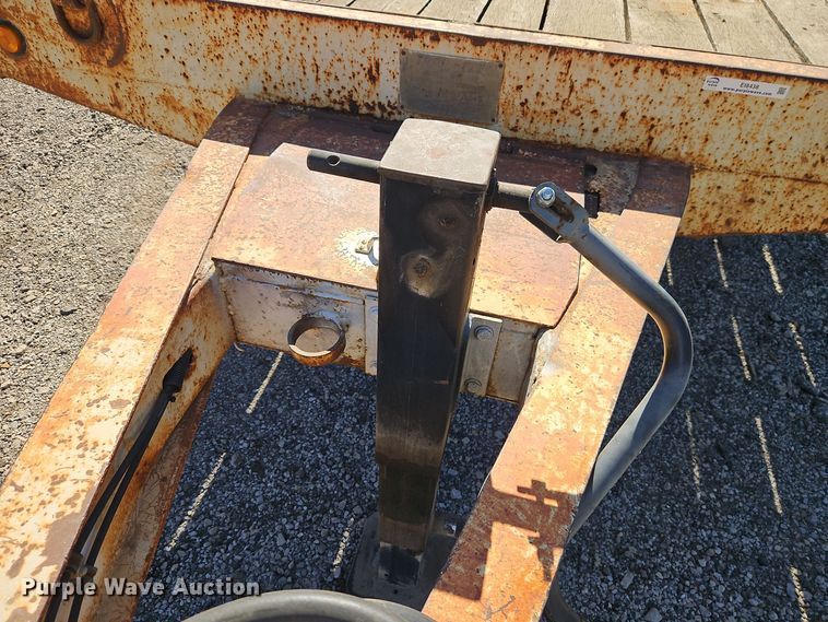 image for item EI8438 1986 Trail-Eze T220 equipment trailer