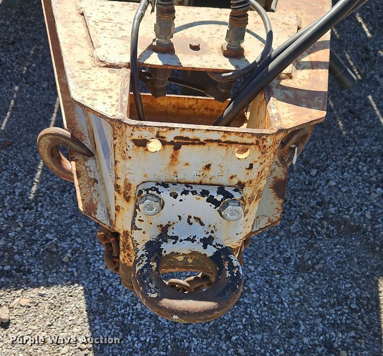 image for item EI8438 1986 Trail-Eze T220 equipment trailer