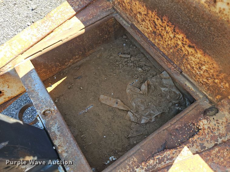 image for item EI8438 1986 Trail-Eze T220 equipment trailer