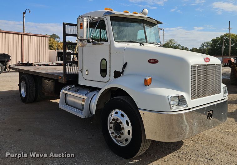image for item EI8443 2004 Peterbilt 330 flatbed truck