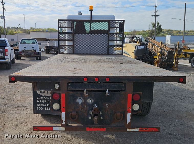 image for item EI8443 2004 Peterbilt 330 flatbed truck