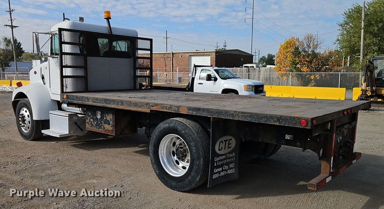 image for item EI8443 2004 Peterbilt 330 flatbed truck