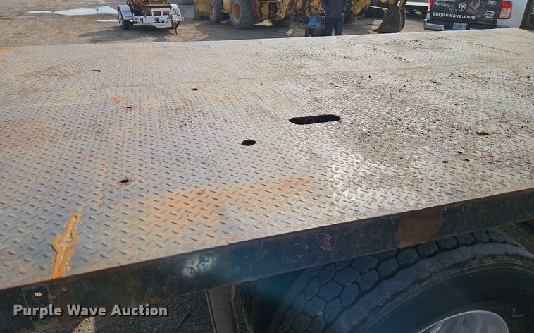 image for item EI8443 2004 Peterbilt 330 flatbed truck