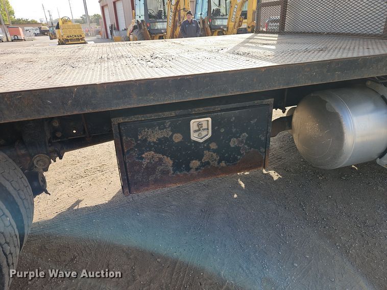 image for item EI8443 2004 Peterbilt 330 flatbed truck