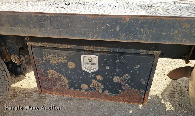 image for item EI8443 2004 Peterbilt 330 flatbed truck