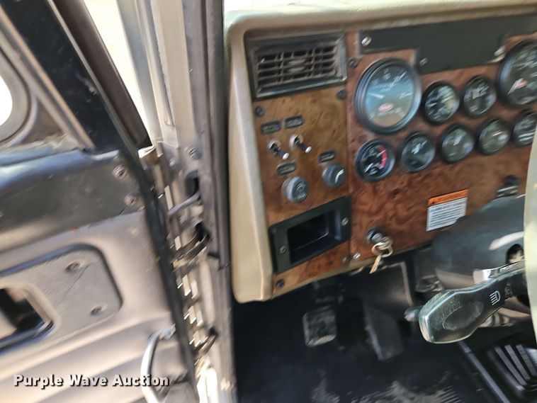 image for item EI8443 2004 Peterbilt 330 flatbed truck