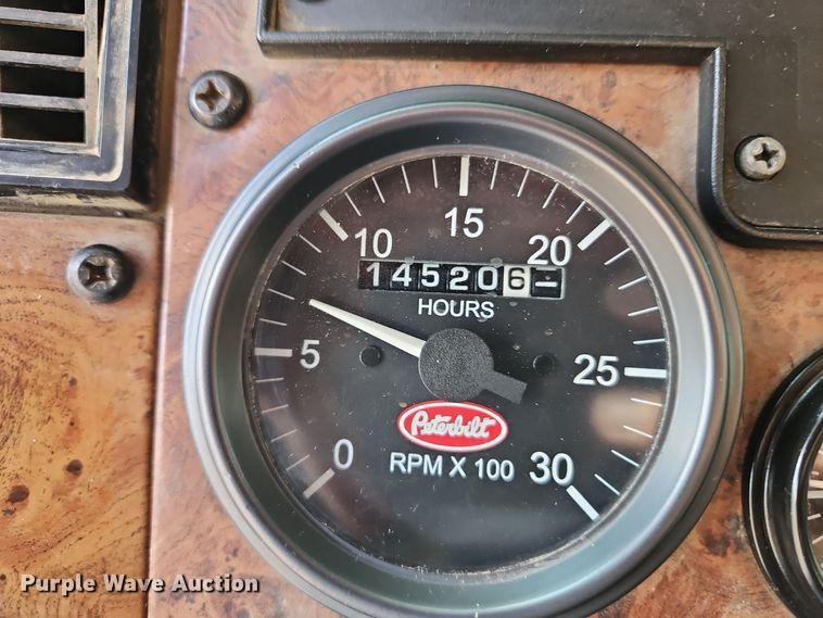 image for item EI8443 2004 Peterbilt 330 flatbed truck