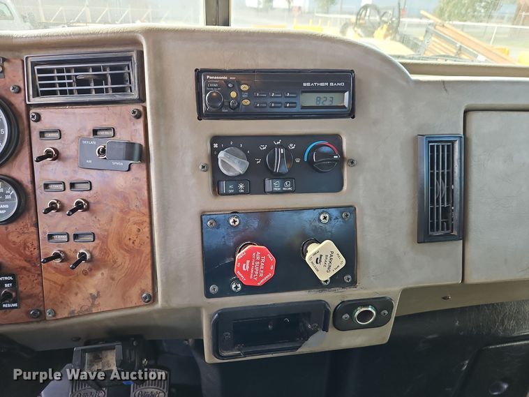 image for item EI8443 2004 Peterbilt 330 flatbed truck