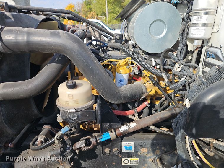 image for item EI8443 2004 Peterbilt 330 flatbed truck