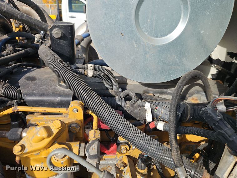 image for item EI8443 2004 Peterbilt 330 flatbed truck