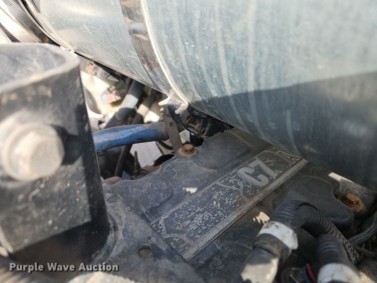 image for item EI8443 2004 Peterbilt 330 flatbed truck