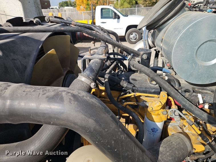 image for item EI8443 2004 Peterbilt 330 flatbed truck