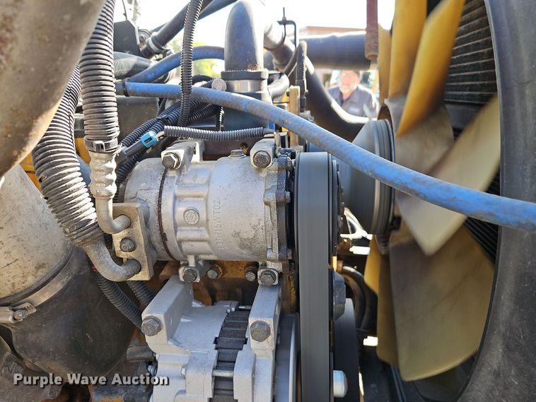 image for item EI8443 2004 Peterbilt 330 flatbed truck