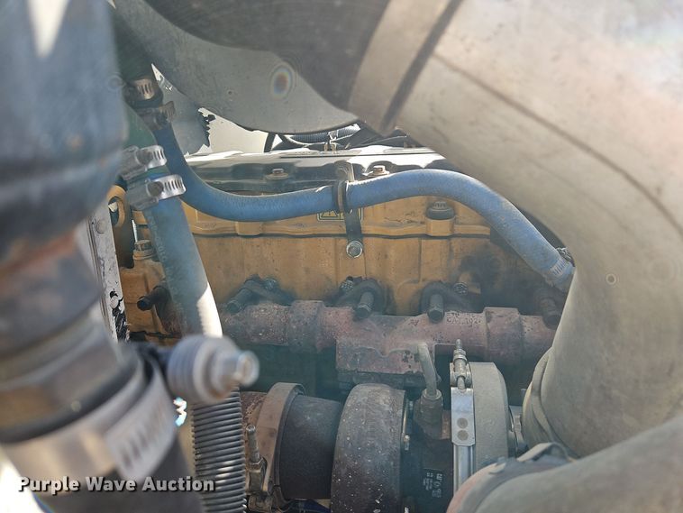 image for item EI8443 2004 Peterbilt 330 flatbed truck