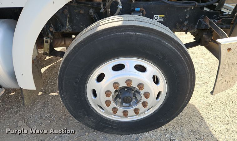 image for item EI8443 2004 Peterbilt 330 flatbed truck