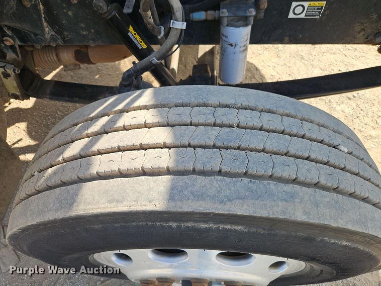 image for item EI8443 2004 Peterbilt 330 flatbed truck