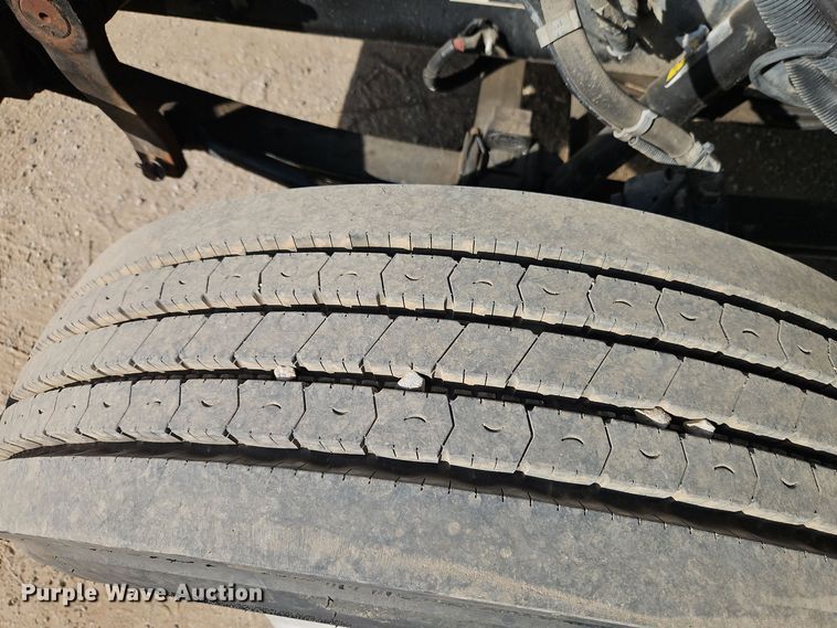 image for item EI8443 2004 Peterbilt 330 flatbed truck