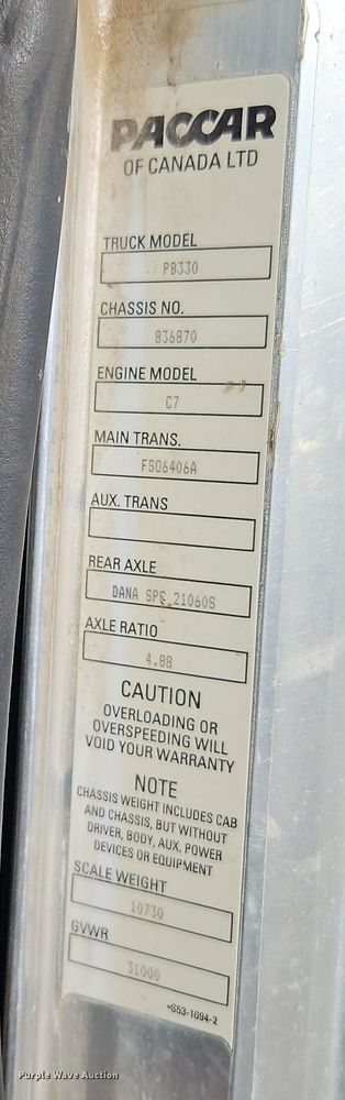 image for item EI8443 2004 Peterbilt 330 flatbed truck