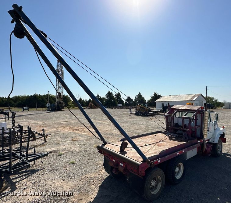 image for item EJ4853 1979 Ford winch truck