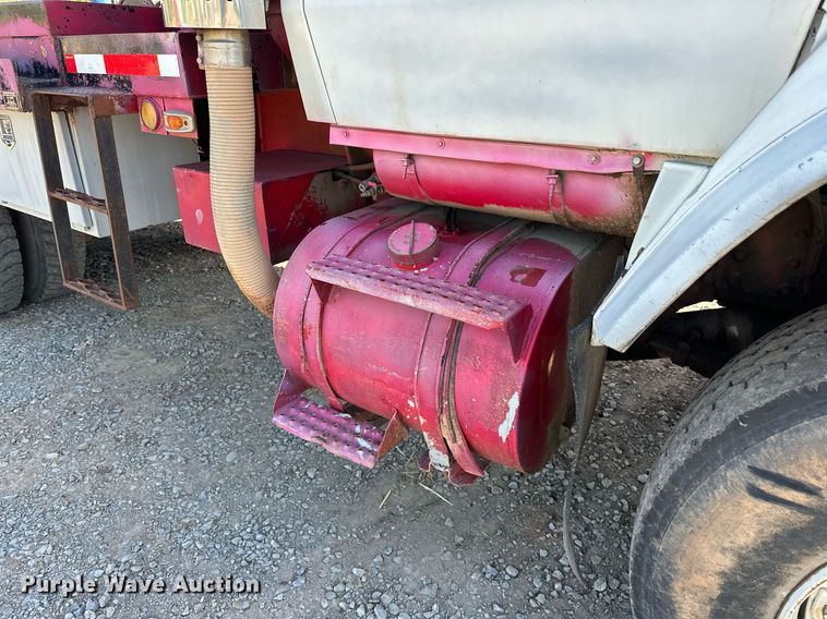 image for item EJ4853 1979 Ford winch truck