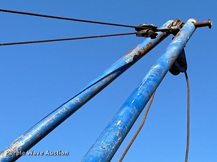 image for item EJ4853 1979 Ford winch truck