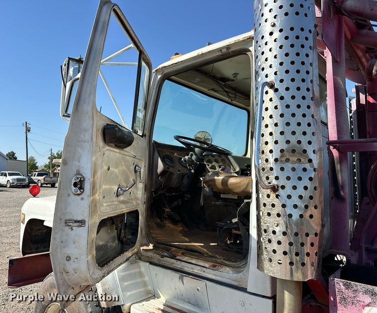 image for item EJ4853 1979 Ford winch truck