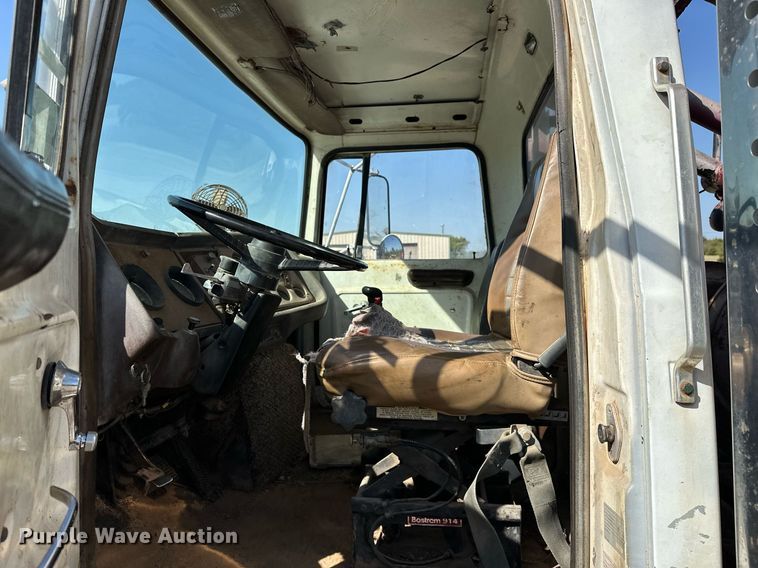 image for item EJ4853 1979 Ford winch truck