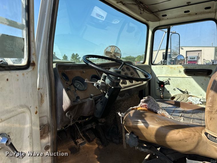 image for item EJ4853 1979 Ford winch truck