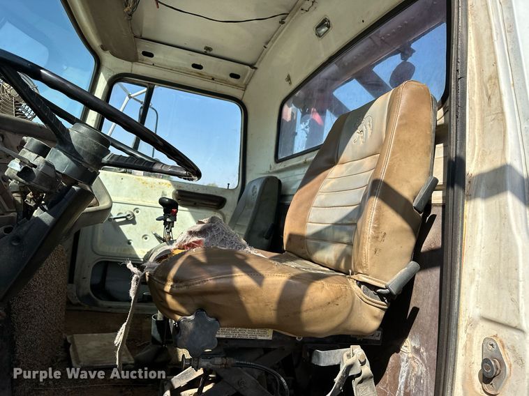 image for item EJ4853 1979 Ford winch truck