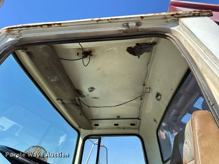 image for item EJ4853 1979 Ford winch truck