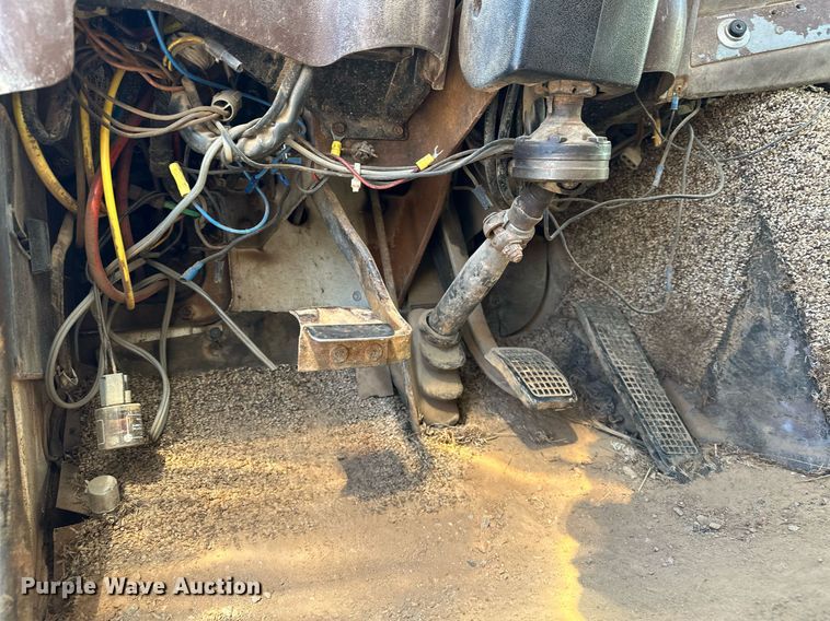 image for item EJ4853 1979 Ford winch truck