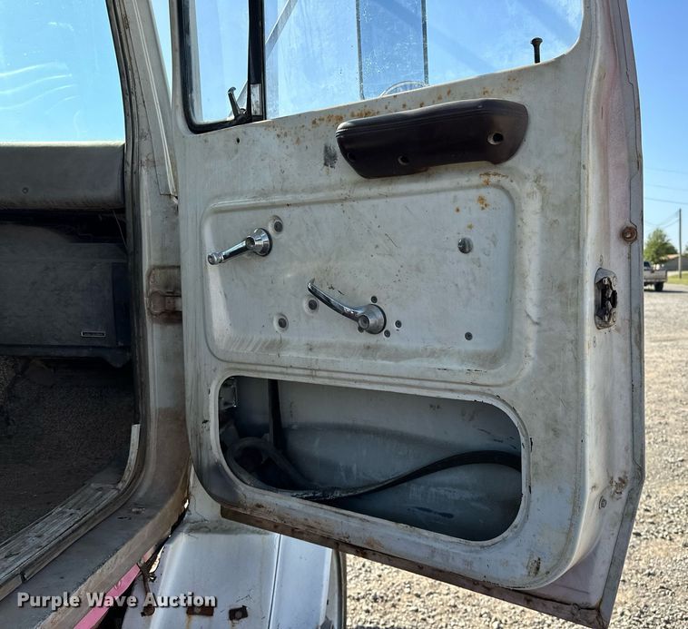 image for item EJ4853 1979 Ford winch truck