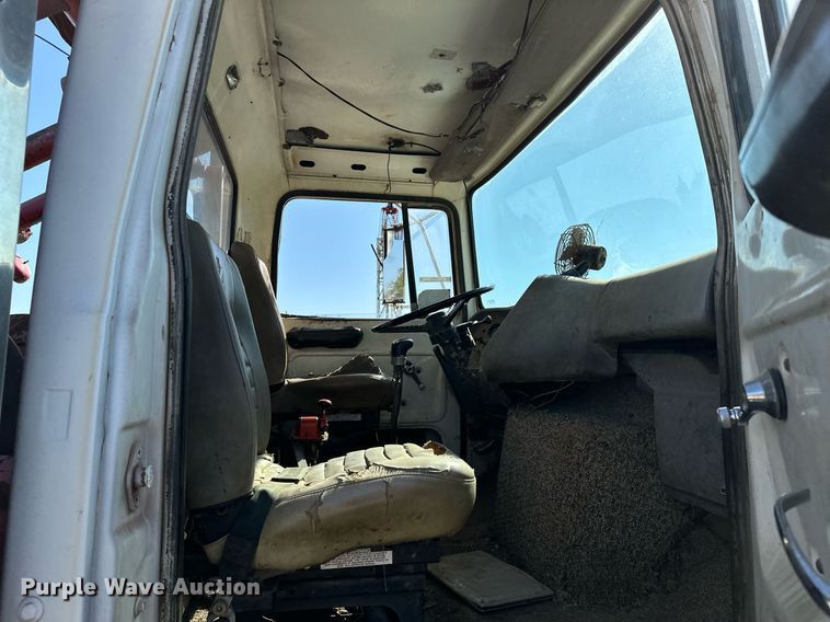 image for item EJ4853 1979 Ford winch truck