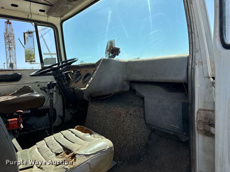 image for item EJ4853 1979 Ford winch truck