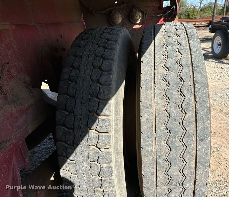 image for item EJ4853 1979 Ford winch truck