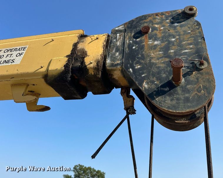 image for item EJ4910 1970 Grove RT58 crane