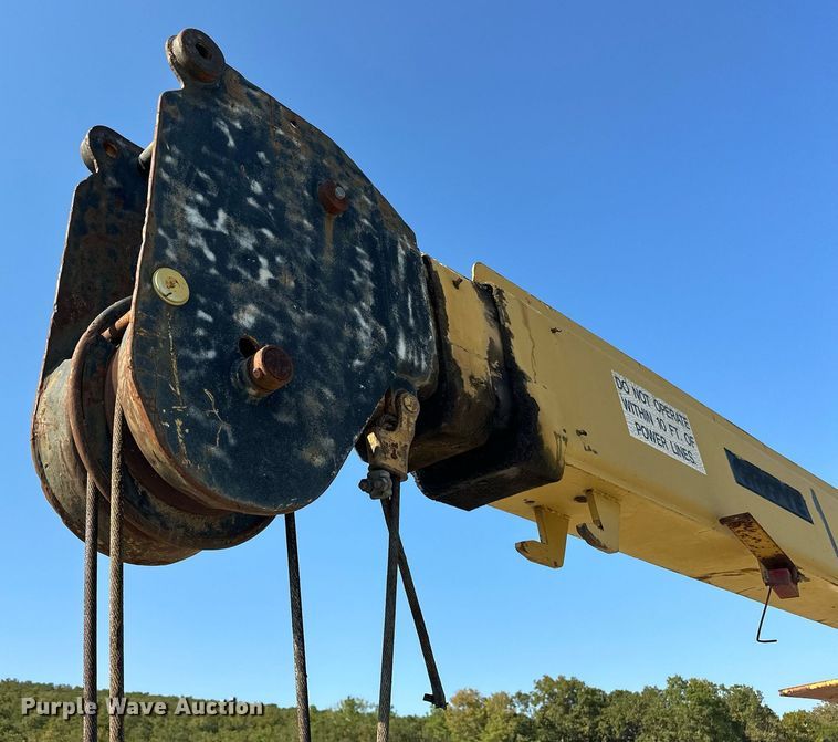 image for item EJ4910 1970 Grove RT58 crane