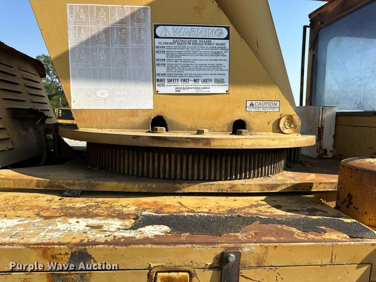 image for item EJ4910 1970 Grove RT58 crane