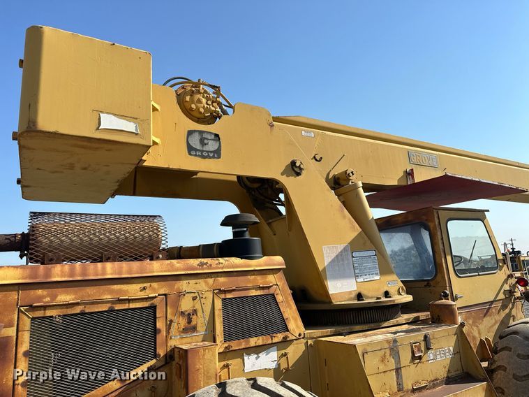 image for item EJ4910 1970 Grove RT58 crane
