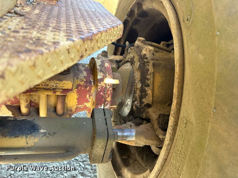 image for item EJ4910 1970 Grove RT58 crane