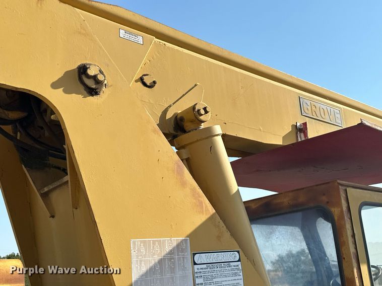 image for item EJ4910 1970 Grove RT58 crane