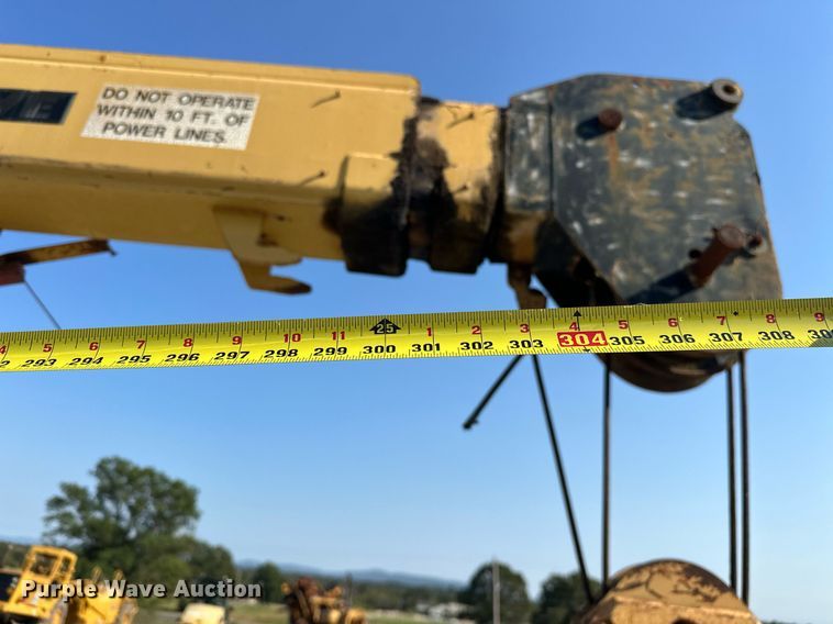 image for item EJ4910 1970 Grove RT58 crane