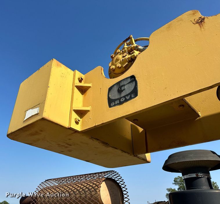 image for item EJ4910 1970 Grove RT58 crane