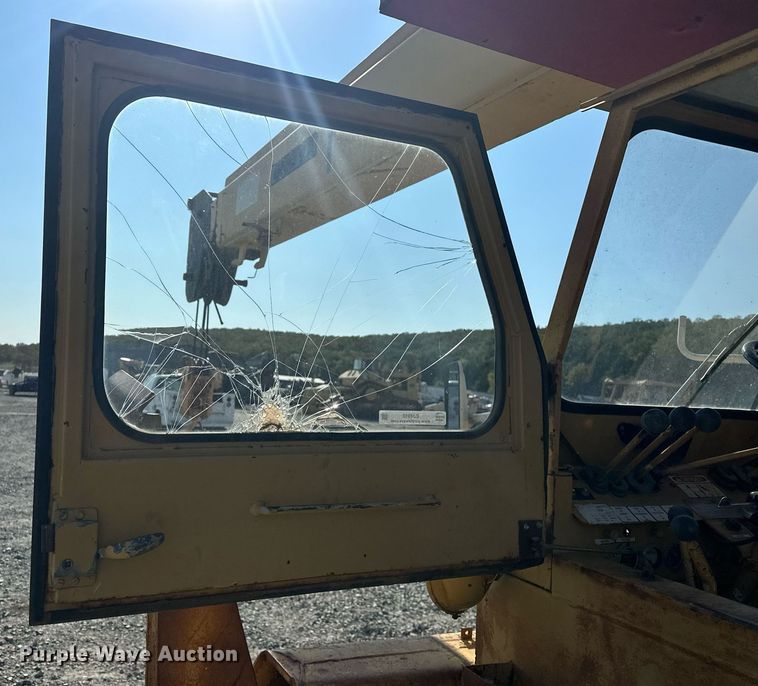 image for item EJ4910 1970 Grove RT58 crane