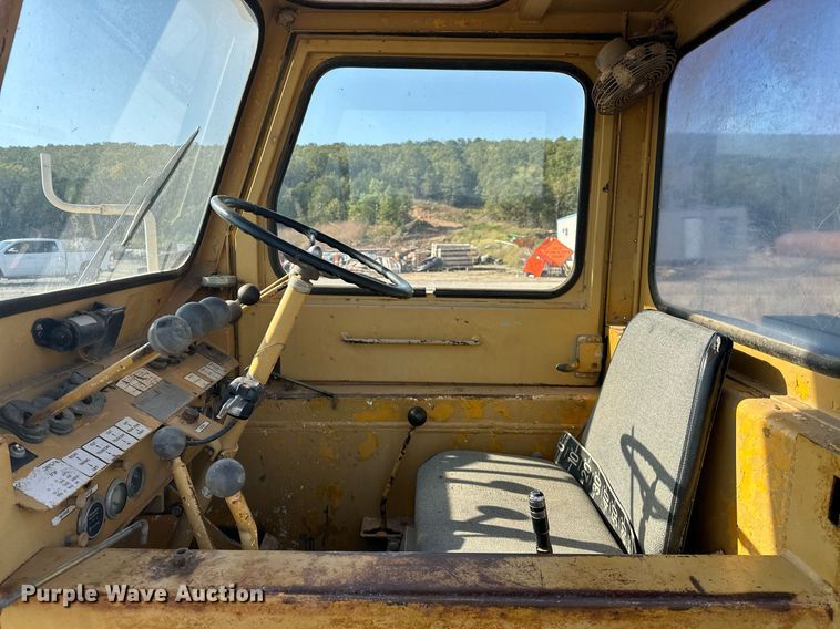 image for item EJ4910 1970 Grove RT58 crane