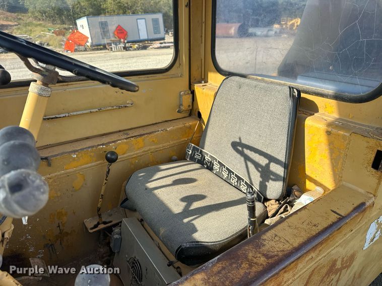 image for item EJ4910 1970 Grove RT58 crane