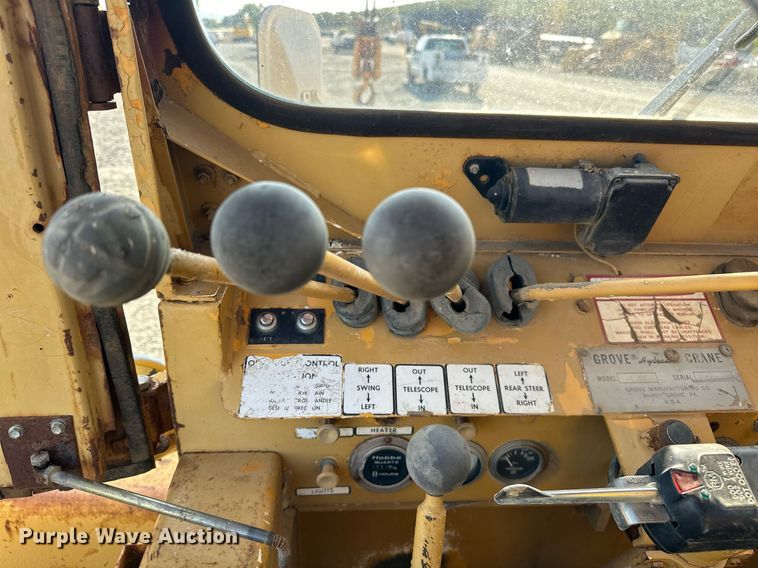 image for item EJ4910 1970 Grove RT58 crane